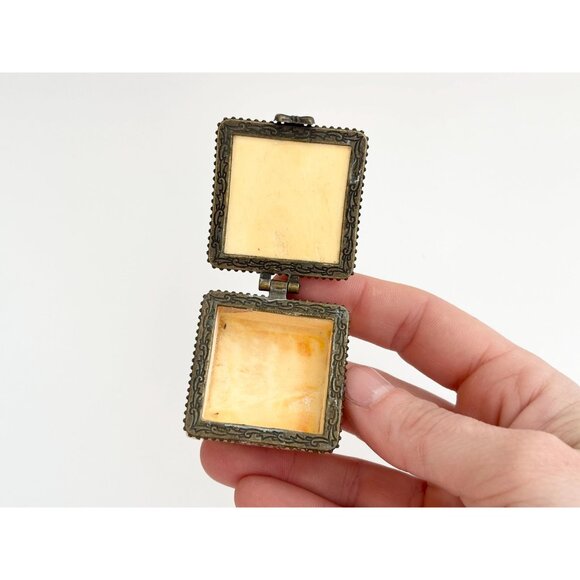 Cream Colored Bullseye Painted Chinese Inspired Trinket | Jewelry | Ring Box - Picture 10 of 12